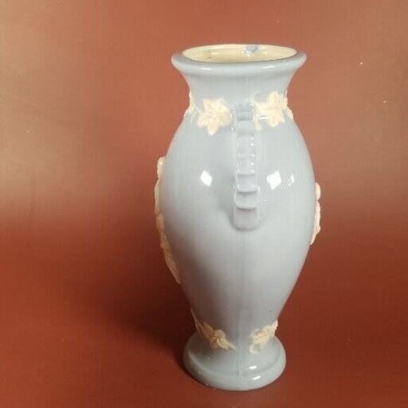 Vintage Victorian Style Ceramic Vase Made In Japan, In White And Blue, 1950s - Picture 2 of 14